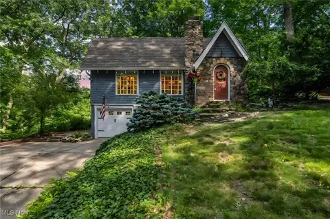 468 Palisades Dr, Akron, OH 44303