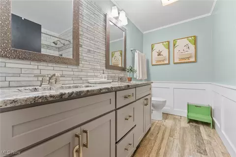 Bath - 1131 Shadeland Dr, Boardman, OH 44512 photo 2 of 5