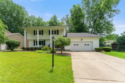 Exterior - 1131 Shadeland Dr, Boardman, OH 44512 photo 3 of 12