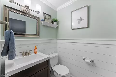 Bath - 1131 Shadeland Dr, Boardman, OH 44512 photo 1 of 5