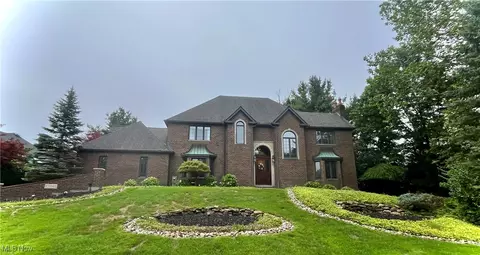 23547 Quail Holw, Westlake, OH 44145