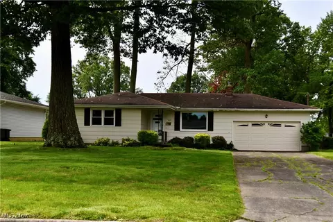 4689 Crabwood Dr, Youngstown, OH 44515
