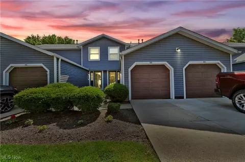 4757 Ledgewood Dr #8D, Medina, OH 44256