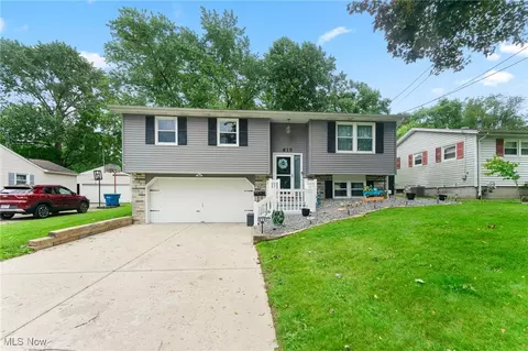 615 Elmwood Dr, Hubbard, OH 44425