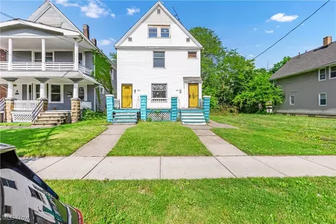 2042 W 98th St, Cleveland, OH 44102