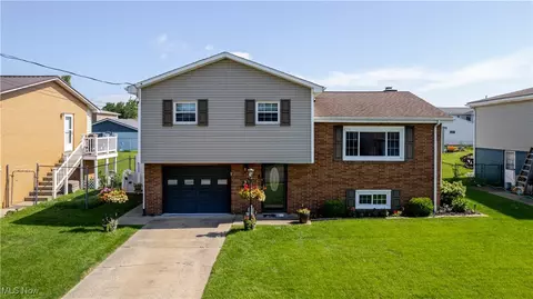 213 Arena Dr, Weirton, WV 26062