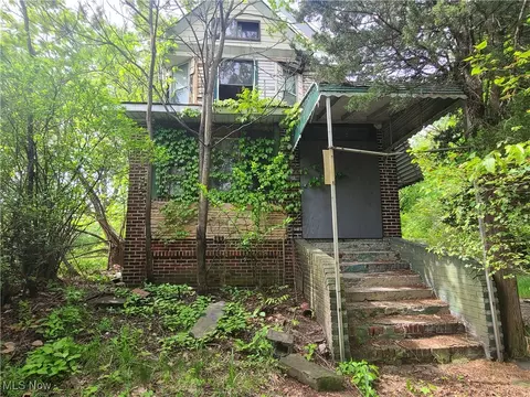 6904 Hough Ave, Cleveland, OH 44103