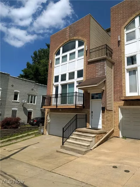 1949 Columbus Rd, Cleveland, OH 44113
