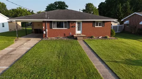 2133 Mctaggert St, Belpre, OH 45714