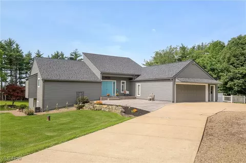 13645 Salem Church St NE, Paris, OH 44669