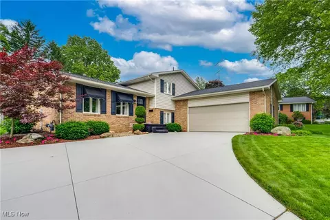 2226 Colonial Pkwy NE, Massillon, OH 44646
