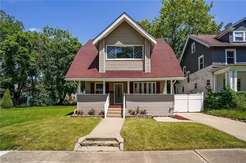 359 Beechwood Dr, Akron, OH 44320