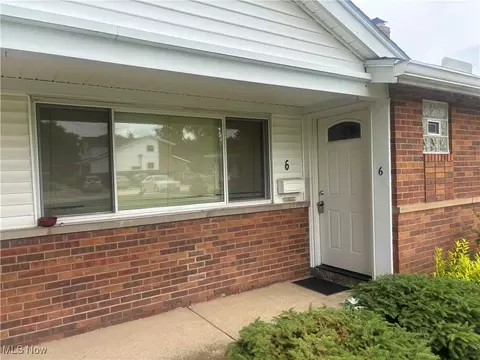 25320 Clubside Dr #6, North Olmsted, OH 44070