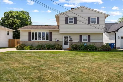 7520 Goldenrod Dr, Mentor On The Lake, OH 44060