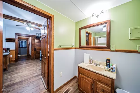 Entry Way - 1833 W 7th St, Ashtabula, OH 44004 photo 6 of 6