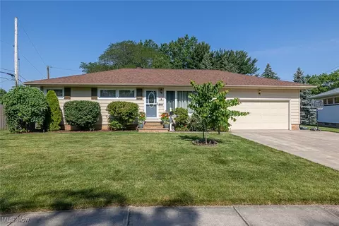 4696 Century Cir, Brooklyn, OH 44144