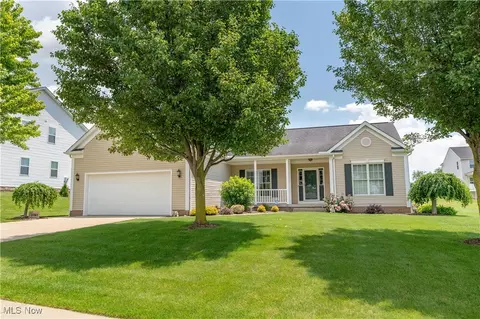 2761 Forestview St NE, Canton, OH 44721