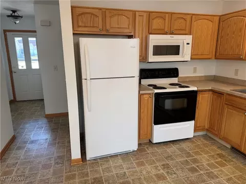 Kitchen - 207 N N Gln, Elyria, OH 44035 photo 2 of 2