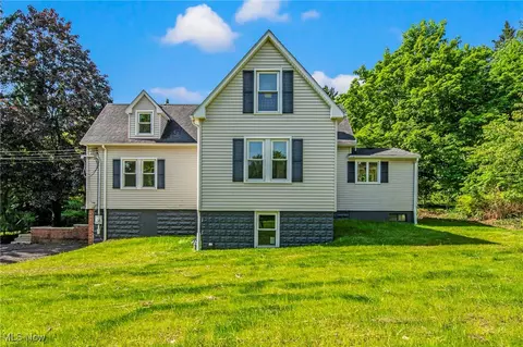416 N Hambden St, Chardon, OH 44024