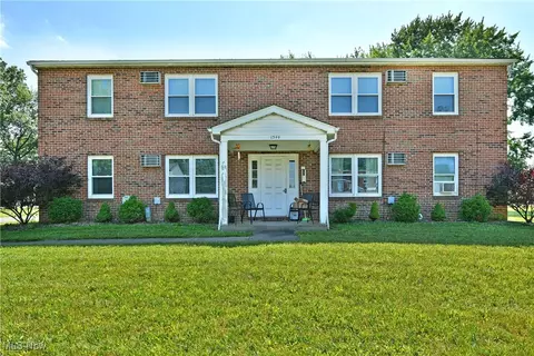 1344 Maplecrest Dr, Youngstown, OH 44515