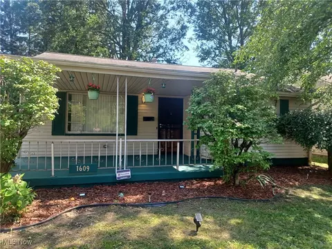 1609 Bancroft Ave, Youngstown, OH 44514