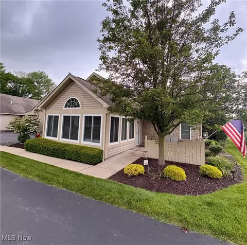 902 Timberline Dr, Columbiana, OH 44408