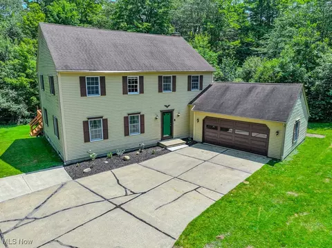 13031 Millstone Dr, Chardon, OH 44024