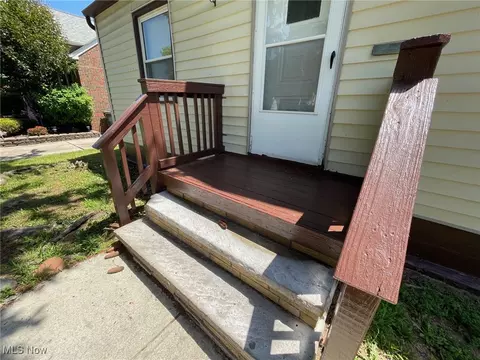 917 E 214th St, Euclid, OH 44119 photo 6