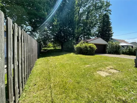 917 E 214th St, Euclid, OH 44119 photo 8