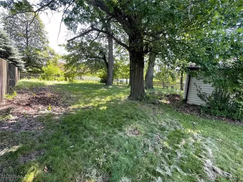 917 E 214th St, Euclid, OH 44119 photo 9