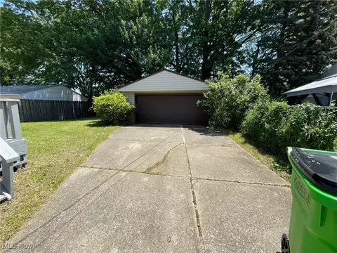 917 E 214th St, Euclid, OH 44119 photo 12