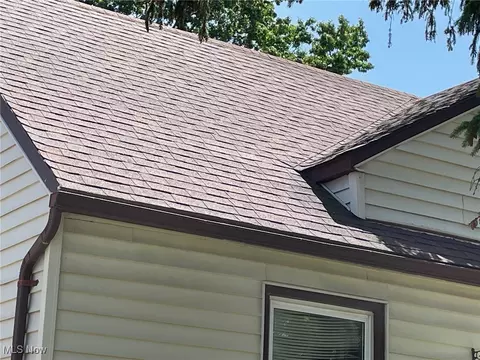 917 E 214th St, Euclid, OH 44119 photo 4