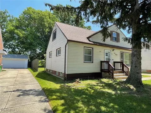 917 E 214th St, Euclid, OH 44119 photo 3