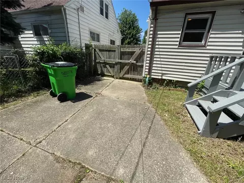 917 E 214th St, Euclid, OH 44119 photo 11