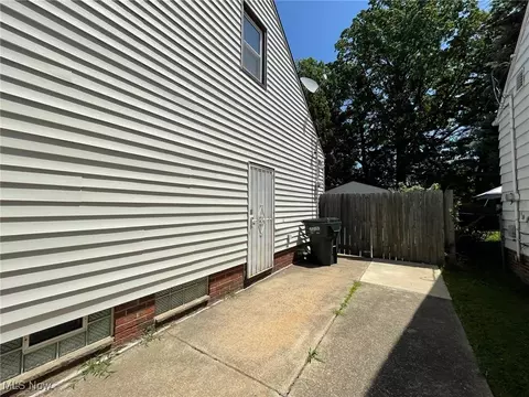 917 E 214th St, Euclid, OH 44119 photo 7