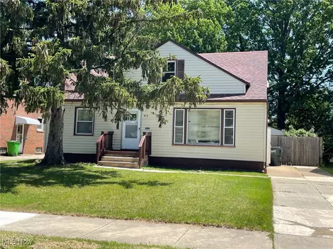 917 E 214th St, Euclid, OH 44119