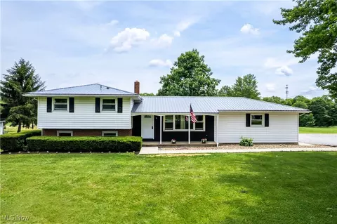 72 N Main St, Savannah, OH 44874