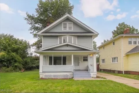 3821 Delmore Rd, Cleveland Heights, OH 44121