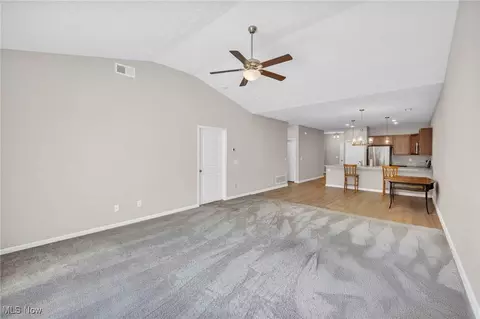 242 Oak Tree Ln, Elyria, OH 44035 photo 14