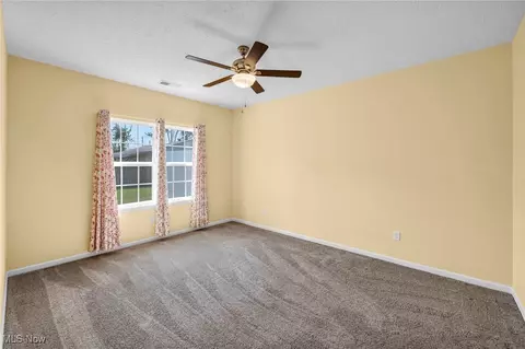 242 Oak Tree Ln, Elyria, OH 44035 photo 17