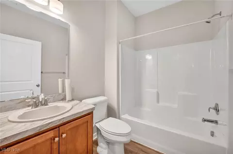 242 Oak Tree Ln, Elyria, OH 44035 photo 21