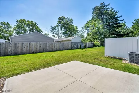 242 Oak Tree Ln, Elyria, OH 44035 photo 26