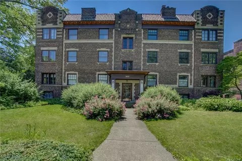 2472 Overlook Rd #5, Cleveland Heights, OH 44106