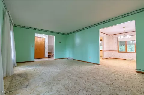 5535 Veldon Cir NE, Canton, OH 44721 photo 3
