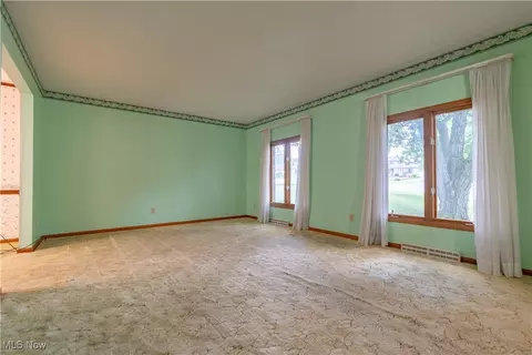 5535 Veldon Cir NE, Canton, OH 44721 photo 5