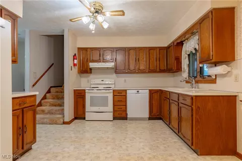 5535 Veldon Cir NE, Canton, OH 44721 photo 12