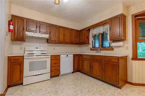 5535 Veldon Cir NE, Canton, OH 44721 photo 9