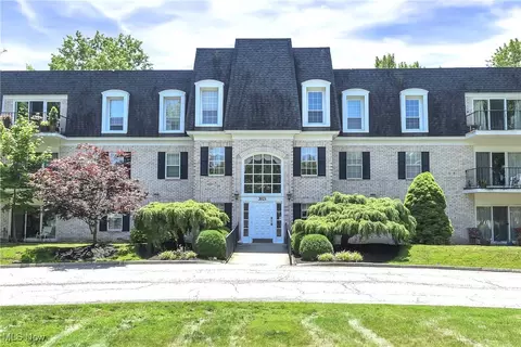 2021 King James Pkwy #228, Westlake, OH 44145