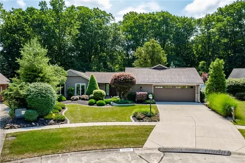 21305 Meadows Edge Ln, Strongsville, OH 44149