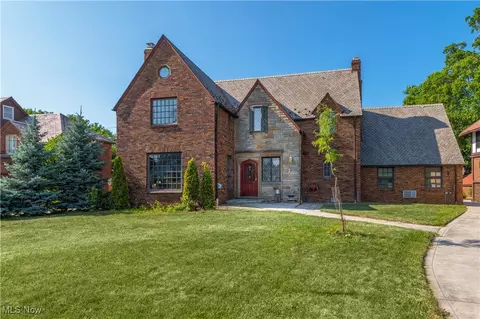 16936 Lake Ave, Lakewood, OH 44107